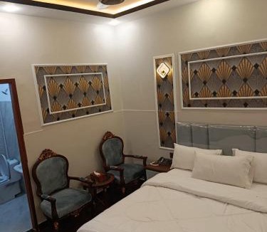 Gulshan-e-Iqbal House | Crescent villa