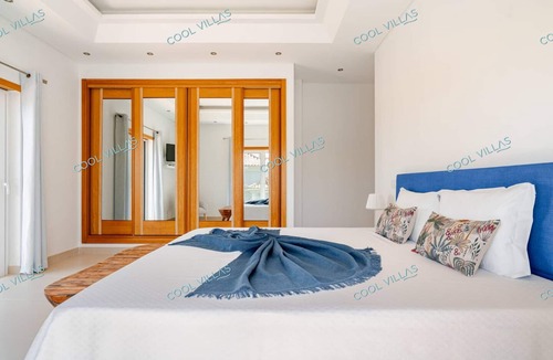 Cerro do Mocho Villa | Crest 5