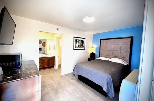 Corona Hotel | Crest Motel