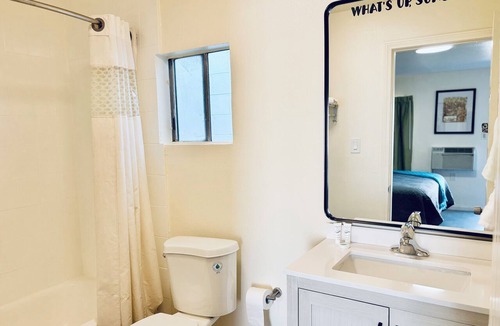 Corona Hotel | Crest Motel