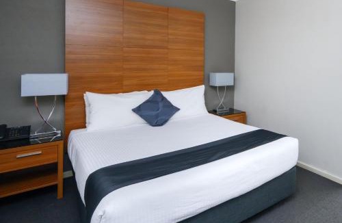 St Kilda Hotel | Crest on Barkly Hotel