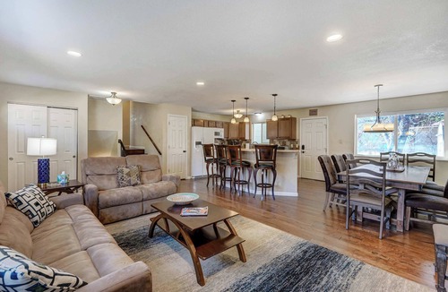Central Colorado Springs House | Crestpoint Court! Multi-Level, Near UCCS & BBQ