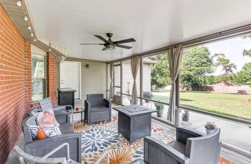 Crestview House | Crestview Family Home: Screened Porch & Games!