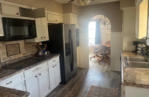 Kilgore House | Crestwood Peak. Spacious newly renovated 3-bedroom house in Central Kilgore.