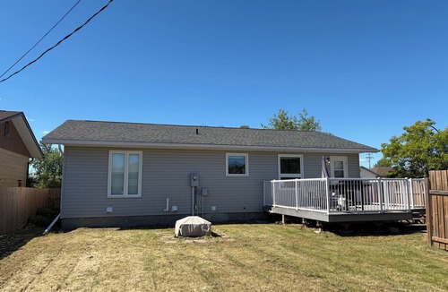 Thompson House | Crew-Friendly 4BR, 2 Living Areas, Free Parking