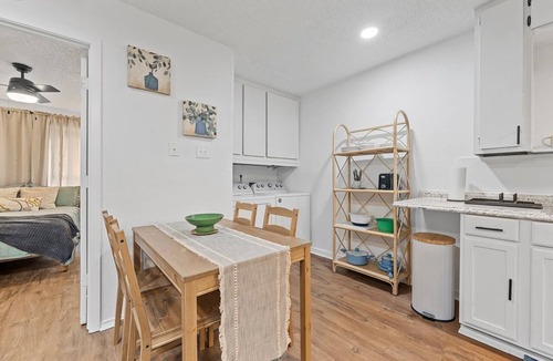 University House | Crew Suite: 2BR/2BA | Laundry | Pets l Yard l Easy