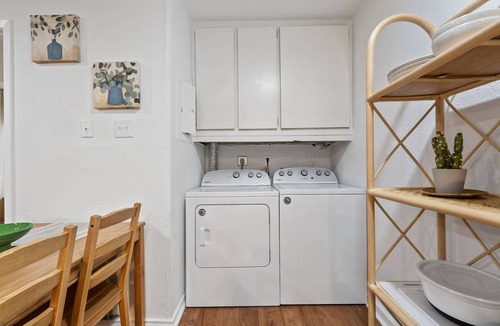 University House | Crew Suite: 2BR/2BA | Laundry | Pets l Yard l Easy