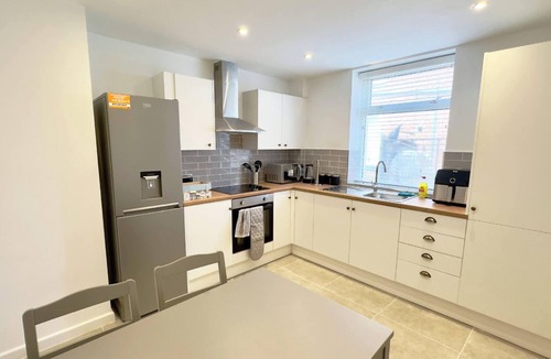Fleetwood Apartment | Crews Cabin Summary: