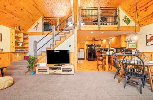 Schellsburg Cabin | Crimson Pine 2 Kings Firepit 11mi to ATV Park