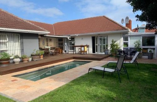 Bloubergstrand House | Crinum House and cottages in Bloubergstrand