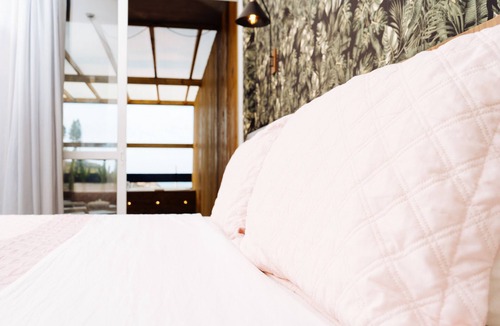 Lagoa da Conceicao Hotel | Cris Hotel