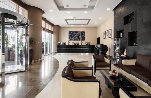 Madinat Zayed Hotel | Cristal Hotel Abu Dhabi