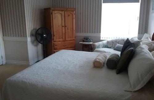 Crofton Bed & Breakfast | Crofton by the Sea Bed & Breakfast - The Seabreeze Room