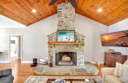 Saxony Forest House | Crooked Trace Getaway