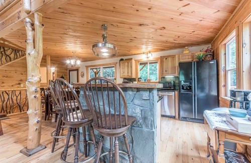 Sautee Nacoochee House | CROSS CREEK HIDEAWAY | MOUNTAINS | PET FRIENDLY