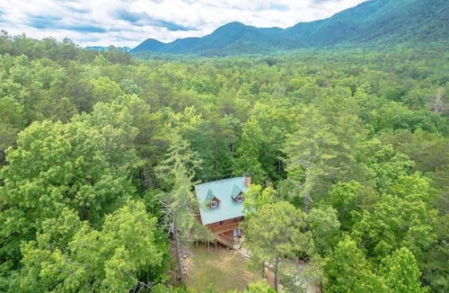Sautee Nacoochee House | CROSS CREEK HIDEAWAY | MOUNTAINS | PET FRIENDLY