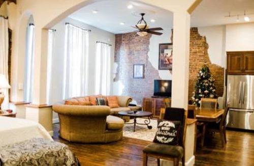 Carthage House | Crossroads Loft & Studio Apt: Steps from Rt. 66 & Beautiful Carthage Square