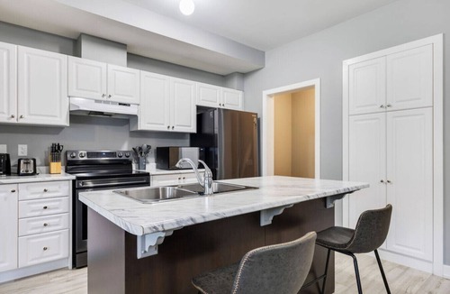The Blue Mountains Villa | Crosswinds Haven: 3BDR Backing onto Blue Mountain
