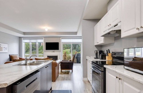 The Blue Mountains Villa | Crosswinds Haven: 3BDR Backing onto Blue Mountain