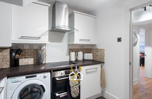 Central Aberdeen Apartment | Crown Apartment - SJA Stays - Modern 2 Bed