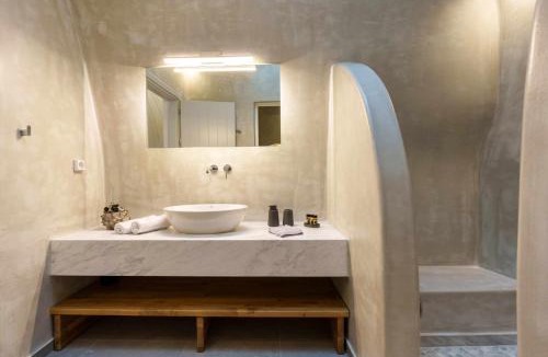 Vothon Villa | Crown Cactus Cave Suite