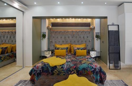 Edgemead Apartment | Crown Comfort - Affordable luxury - Private Heated Pool & Hot Tub Under Roof