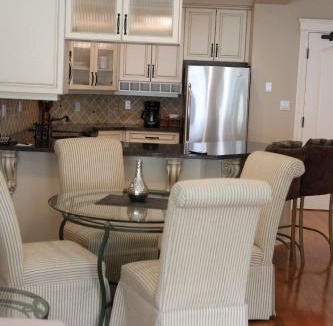 Regional District of Nanaimo Hotel | Crown Mansion Boutique Hotel & Villas