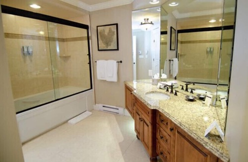 Regional District of Nanaimo Hotel | Crown Mansion Boutique Hotel & Villas