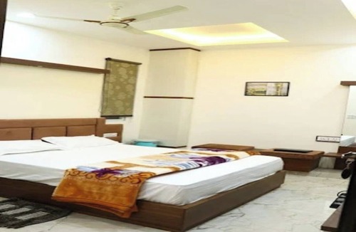 Hapur Hotel | Crown Palace Hotel & Restaurant