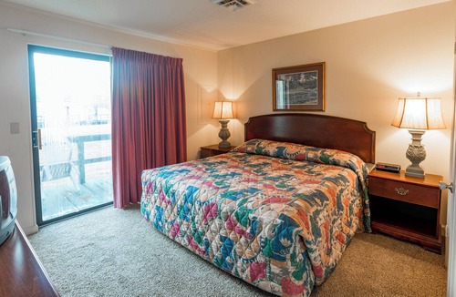 Lake Tansi Condo | Crown Resorts Lake Tansi East 3 Bed, 2 Bath Condo w/ 1 King, 2 Queen Beds