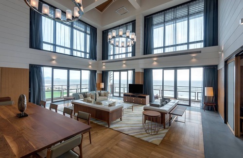 Yangdong District Hotel | Crowne Plaza Hailing Island by IHG