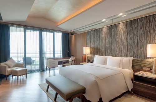 Yangdong District Hotel | Crowne Plaza Hailing Island by IHG