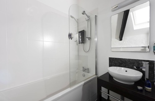 St Just House | Crowns, B&B - a hotel room that sleeps 2 guests in 1 bedroom