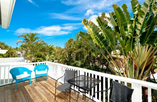 Holmes Beach House | Crows Nest Spinnakers Cottages - 202 - 56th 2