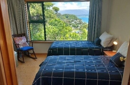 Tata Beach Cottage | Crows Nest - Tata Beach Holiday Home