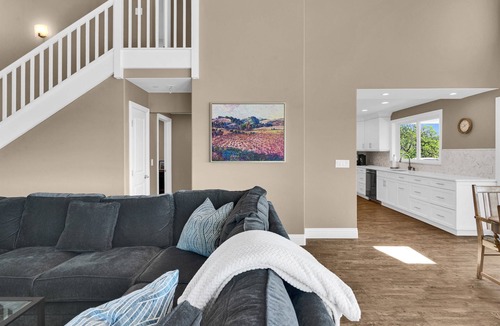 Oak Shores House | Crows Nest With A View - Hilltop Lake Retreat with Panoramic Views