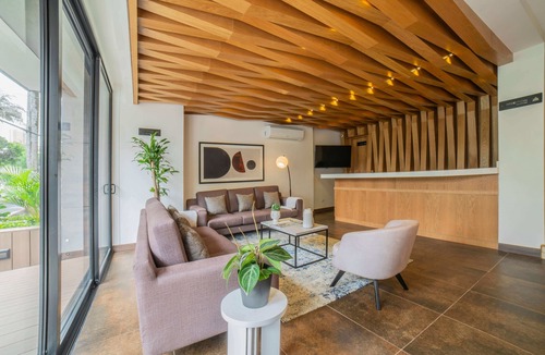 Granada Apartment | CRS 305 - Clean & Bright Studio w/Fast WiFi