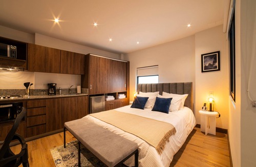 Granada Apartment | CRS 305 - Clean & Bright Studio w/Fast WiFi