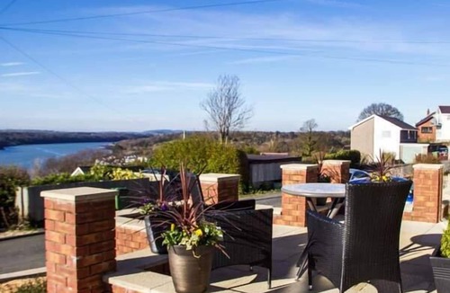 Y Felinheli Apartment | CRUD YR AWEL, romantic, country holiday cottage in Y Felinheli