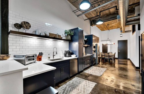 Brazos Condo | Crusader Bear Hut- Downtown Waco- Steps To The Silos