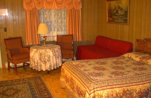 Round Top Hotel | Crystal Brook Resort & Mountain Brauhaus