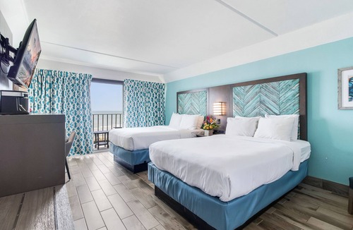 Pine Knoll Shores Hotel | Crystal Coast Oceanfront Hotel