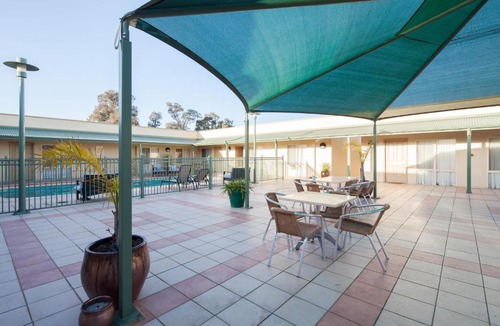 Strathdale Hotel | Crystal Inn
