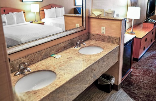 Murray Hotel | Crystal Inn Hotel & Suites Midvalley