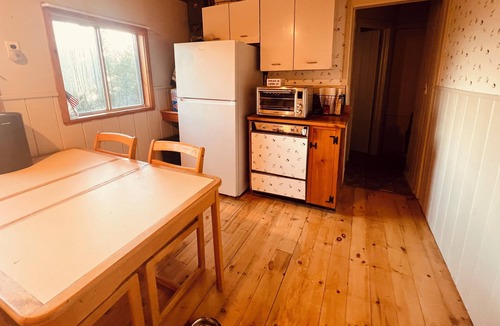 Harrison Cabin | Crystal Lake Camp Getaway – 3BR with Bunk Room & Private Lake Access