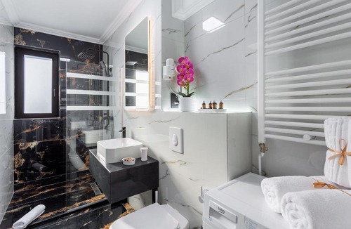 Craiova Apartment | Crystal Luxury