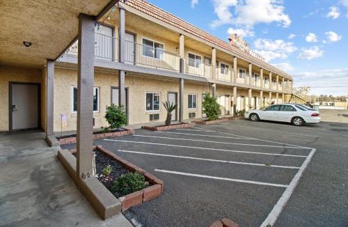 Red Bluff Hotel | Crystal Motel