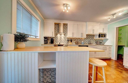Holiday Beach Villa | Crystal Quarts-Townhome-Close2Beach-Book Now!