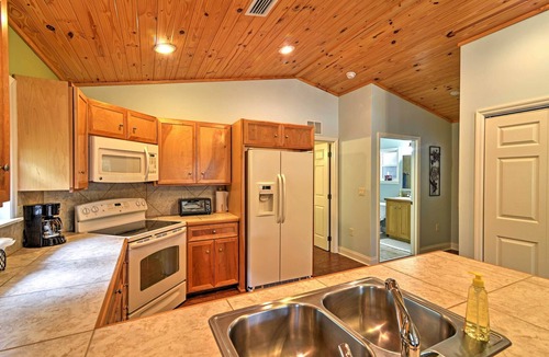 Crystal River Cottage | Crystal River Cottage on 1 Acre w/Deck & Porch!