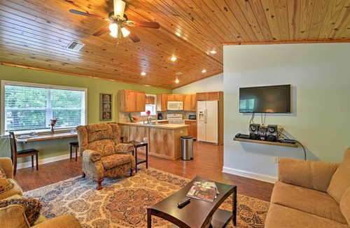 Crystal River Cottage | Crystal River Cottage on 1 Acre w/Deck & Porch!